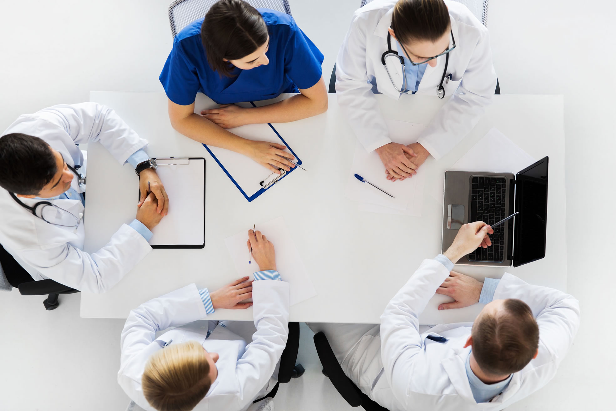 Como faço para divulgar meu nome na área médica?